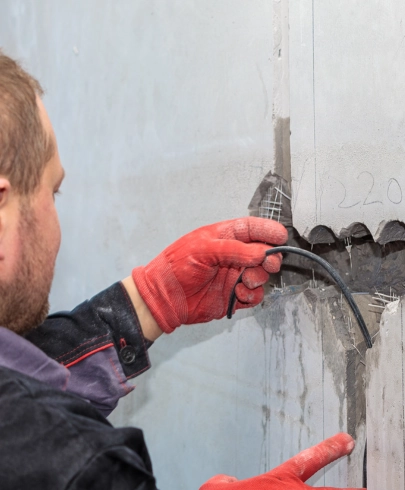 Retrait de câbles et réseaux électriques pendant un curage intérieur